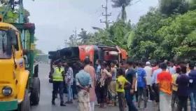 বিকট শব্দ শুনে ঘুম ভাঙে মুর্শেদার, অতঃপর...
