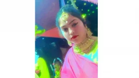 মেয়ের সামনে মায়ের আত্মহত্যা