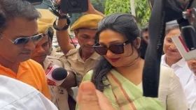 দুর্নীতি মামলায় ইডি দপ্তরে ঋতুপর্ণা