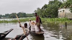 ভাসছে সুনামগঞ্জ