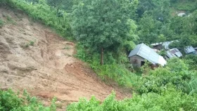 পাহাড়ি এলাকার কোথাও কোথাও ভূমিধসের সম্ভাবনা