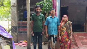 &lsquo;আমার ইউনিয়নে আমিই ম্যাজিস্ট্রেট&rsquo;&mdash;অসহায় পরিবারকে চেয়ারম্যান