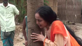 গোপালগঞ্জে &lsquo;কথা বলা&rsquo; গাছের পেছনে ছুটছে মানুষ!