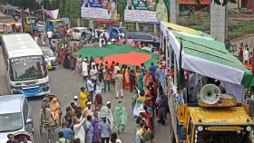 আওয়ামী লীগের আনন্দ শোভাযাত্রায় জনস্রোত