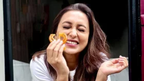 মিষ্টি জিলাপিতে মিমির &lsquo;দুষ্টু&rsquo; কামড়&nbsp;