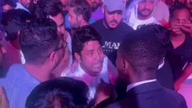 সাংবাদিকদের ওপর হামলা চালিয়ে ফের আলোচনায় আরাভ খান