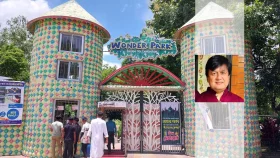 মাজারের জমি দখল করে পার্ক গড়েন মতিউর