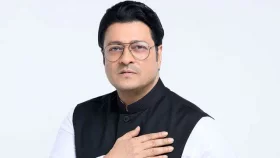 ৭৫ পাউন্ডের কেক কাটলেন অভিনেতা ফেরদৌস