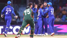 নাভিন-ফারুকির ৩ ওভারেই নেই ৩ উইকেট, এরপরই বৃষ্টি