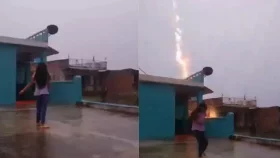 রিলস বানানোর সময় তরুণীর পাশে বজ্রপাত, ভিডিও ভাইরাল