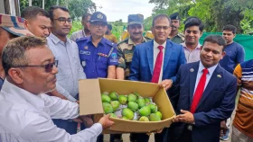 ত্রিপুরার মুখ্যমন্ত্রীর জন্য আম-ইলিশ-মিষ্টি পাঠালেন প্রধানমন্ত্রী