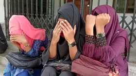 পরীক্ষা দেওয়ার দাবিতে ২৫ এইচএসসি পরীক্ষার্থীর কলেজে বিক্ষোভ