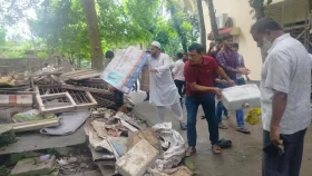 হাসপাতাল দেখে আইনমন্ত্রী বললেন, এখানে মানুষের চিকিৎসা হয় নাকি ময়লার