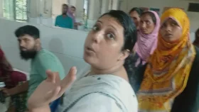 রোগীর সার্টিফিকেট আটকানোর হুমকি ডাক্তারের