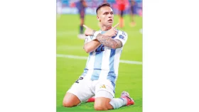লাউতারোর জোড়ায় তিনে তিন