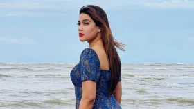 পা থেকে মাথা পর্যন্ত গয়না পরে বসে থাকতে মন চায় মাহির