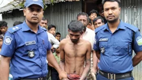 ছোট ভাইকে খুঁজে না দেওয়া বাবার মাথায় বাড়ি