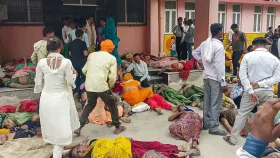 ভারতে পদদলিত হয়ে মৃত্যুর সংখ্যা বেড়ে ১২১, নিখোঁজ ভোলে বাবা