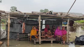 শাহজাদপুরে বন্যা পরিস্থিতির অবনতি, বিলীন ২৫ ঘর