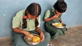 শিক্ষার্থীদের দুপুরের খাবারে মৃত সাপ!