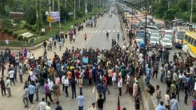 কোটা বাতিলের দাবিতে আজও সড়কে জাবি শিক্ষার্থীরা