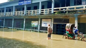 ২০ দিন ধরে পানির নিচে সরকারি অফিস-হাসপাতাল