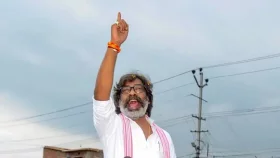 জেল থেকে বেরিয়েই মুখ্যমন্ত্রী হিসেবে শপথ