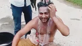 প্রেমিকের সঙ্গে স্ত্রীর বিয়ে দেওয়ার পর দুধ দিয়ে স্বামীর গোসল