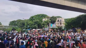 মোড়ে মোড়ে কোটা আন্দোলনকারীরা, যান চলাচল বন্ধ
