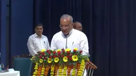 বিজেপির মন্ত্রিসভায় ১৫ মিনিটে দুবার শপথ নিলেন কংগ্রেস নেতা!