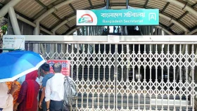 মেট্রো স্টেশনের গেটে তালা