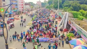 চার ঘণ্টা পর মহাসড়ক ছাড়লেন রাবি শিক্ষার্থীরা