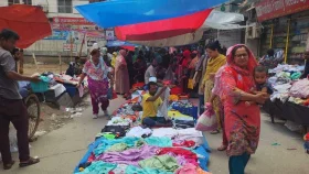 মেরাদিয়ায় রাস্তার ওপর হাট বসিয়ে চলে লাখ লাখ টাকা চাঁদাবাজি