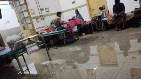 ভারী বৃষ্টিতে ঢামেকের ওয়ার্ডেও পানি