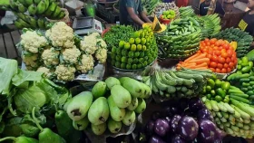 কাঁচাবাজারে ক্রেতার নাভিশ্বাস