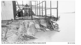 মুন্সীগঞ্জে ভাঙনের কবলে বাজার নদীতে বিলীন ১৫ দোকান