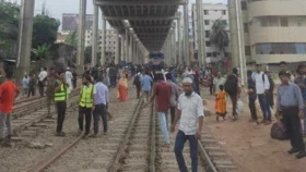 মহাখালীতে রেললাইন অবরোধ