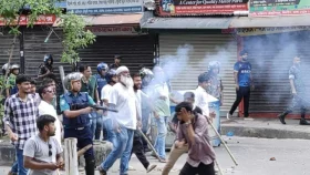 খিলগাঁওয়ে পুলিশ-আওয়ামী লীগ মিলে ছাত্রদের ওপর হামলা