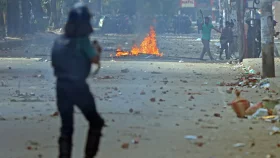 সরকারের ভাষা এবং ভূমিকায় পরিবর্তন আনতে হবে
