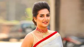 মুম্বাইয়ে অ্যাওয়ার্ড জিতলেন শুভশ্রী