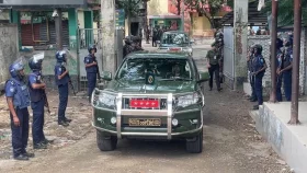 নরসিংদী কারাগার পরিদর্শনে সেনাপ্রধান, আরও ১৯০ কয়েদির আত্মসমর্পণ