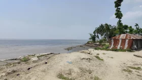 মেঘনার ভাঙনে নিঃস্ব রামগতি-কমলনগরের মানুষ