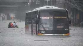 তাইওয়ানে টাইফুনের তাণ্ডবে নিহত ৩, নয়জন ক্রুসহ জাহাজডুবি