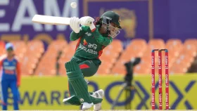 ৮০ রানেই &lsquo;নিভে গেলেন&rsquo; জ্যোতিরা