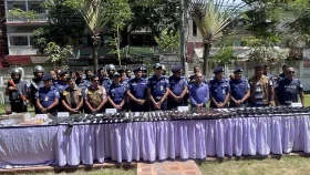 নরসিংদী&nbsp; কারাগার থেকে পালানো ৪৮১ কয়েদীর আত্মসমর্পন, জঙ্গী গ্রেপ্তার
