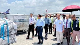 বিমানবন্দরে জমে থাকা কার্গো দ্রুত খালি করার নির্দেশ
