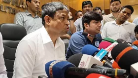 সন্ত্রাসীরা গর্তে লুকিয়ে থাকলেও খুঁজে বের করা হবে: ডিবি হারুন