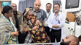 আহতদের দেখতে সোহরাওয়ার্দী হাসপাতালে প্রধানমন্ত্রী