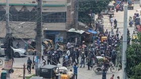 যশোরে শিক্ষার্থীদের বিক্ষোভে পুলিশের লাঠিচার্জ, আটক ৬