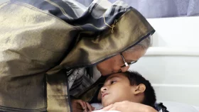 প্রধানমন্ত্রীর আদর পেল ছোট্ট শিশু কাউসার